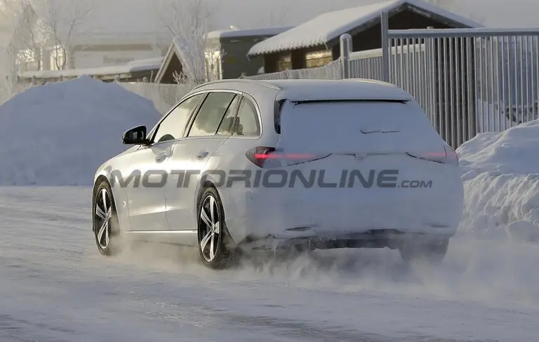 Mercedes Classe C station wagon 2026 - Foto spia 30-01-2025 - 10