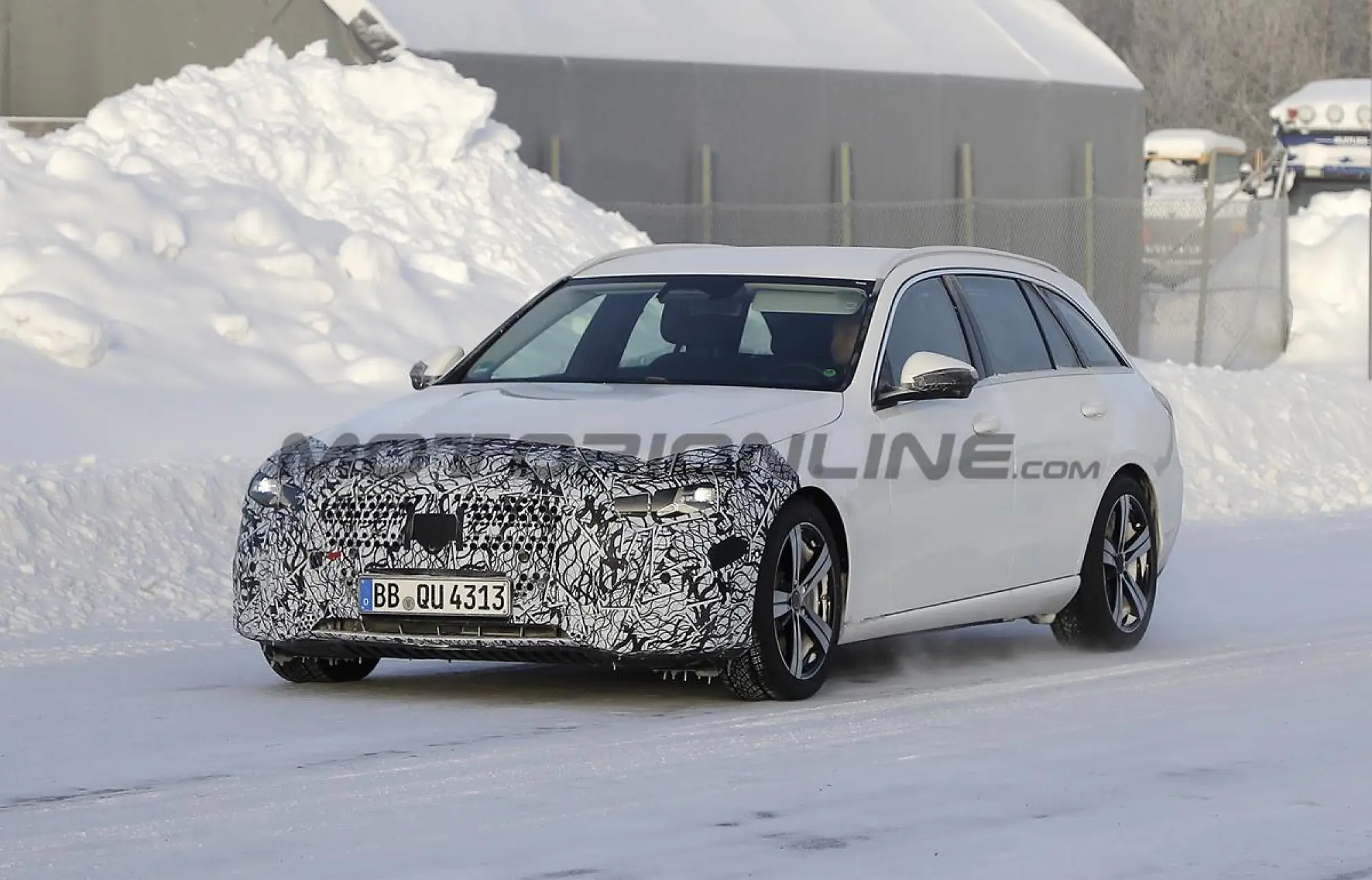 Mercedes Classe C station wagon 2026 - Foto spia 30-01-2025 - 1