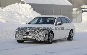 Mercedes Classe C station wagon 2026 - Foto spia 30-01-2025 - 1