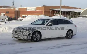 Mercedes Classe C station wagon 2026 - Foto spia 30-01-2025 - 4