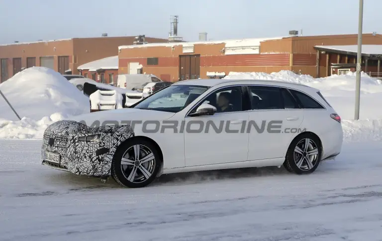 Mercedes Classe C station wagon 2026 - Foto spia 30-01-2025 - 8