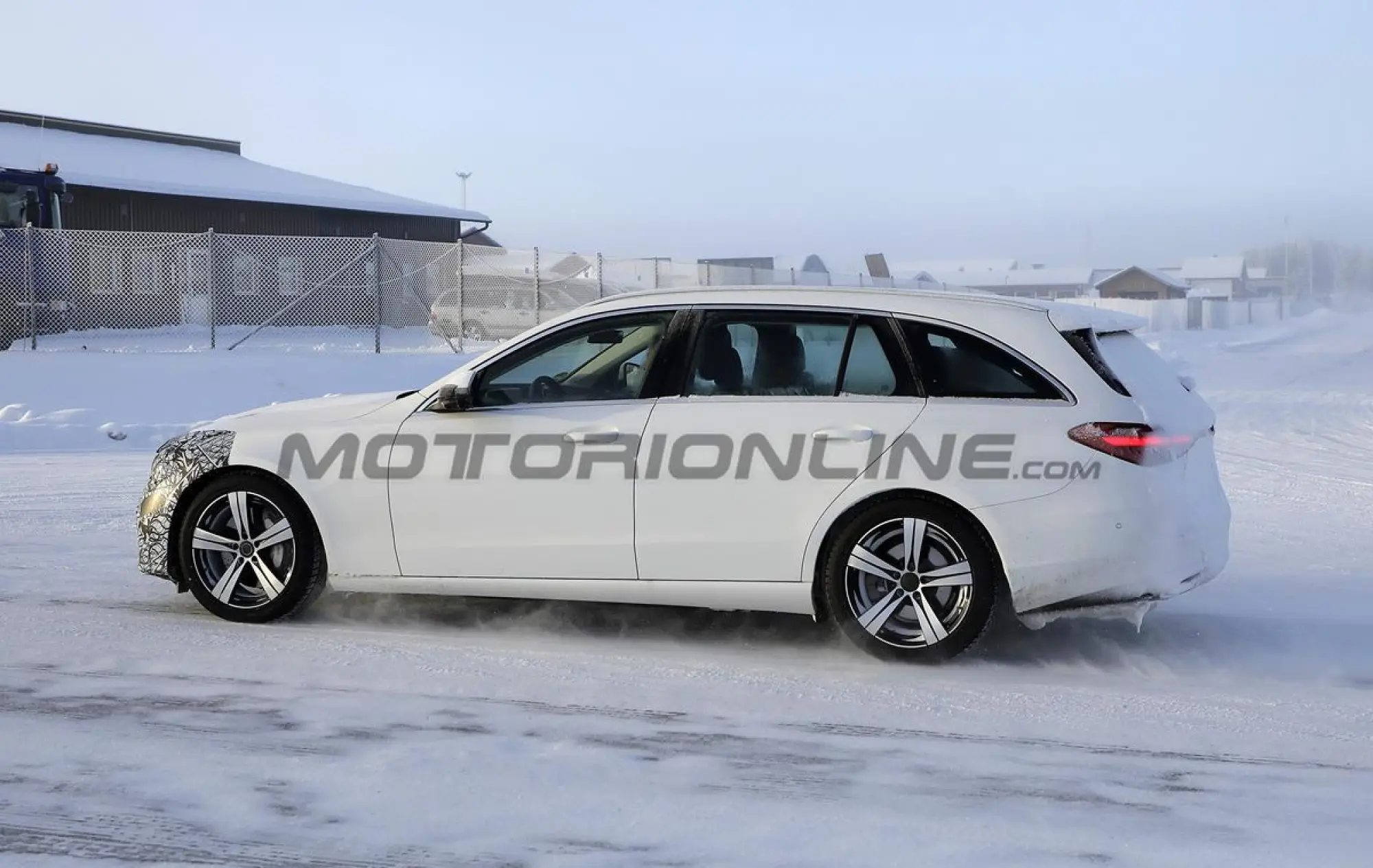Mercedes Classe C station wagon 2026 - Foto spia 30-01-2025 - 5