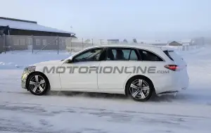 Mercedes Classe C station wagon 2026 - Foto spia 30-01-2025 - 5