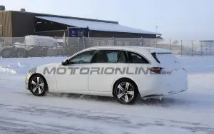 Mercedes Classe C station wagon 2026 - Foto spia 30-01-2025 - 11
