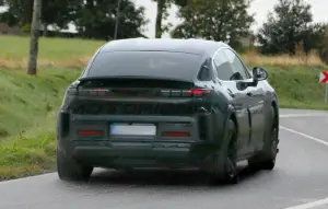 Porsche Cayenne EV - Foto spia 06-02-2025 - 9