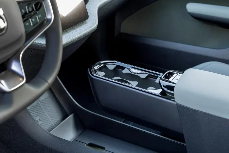 Volvo EX30 Cross Country 2025 - 28