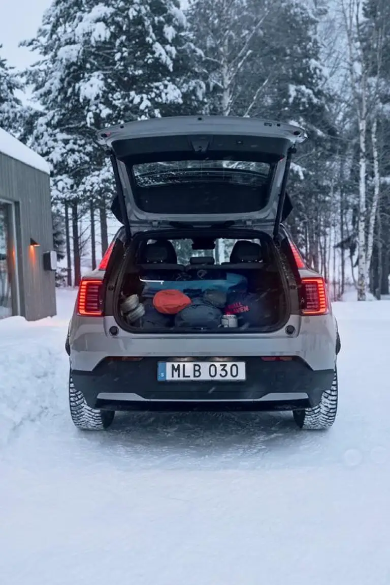 Volvo EX30 Cross Country 2025 - 8
