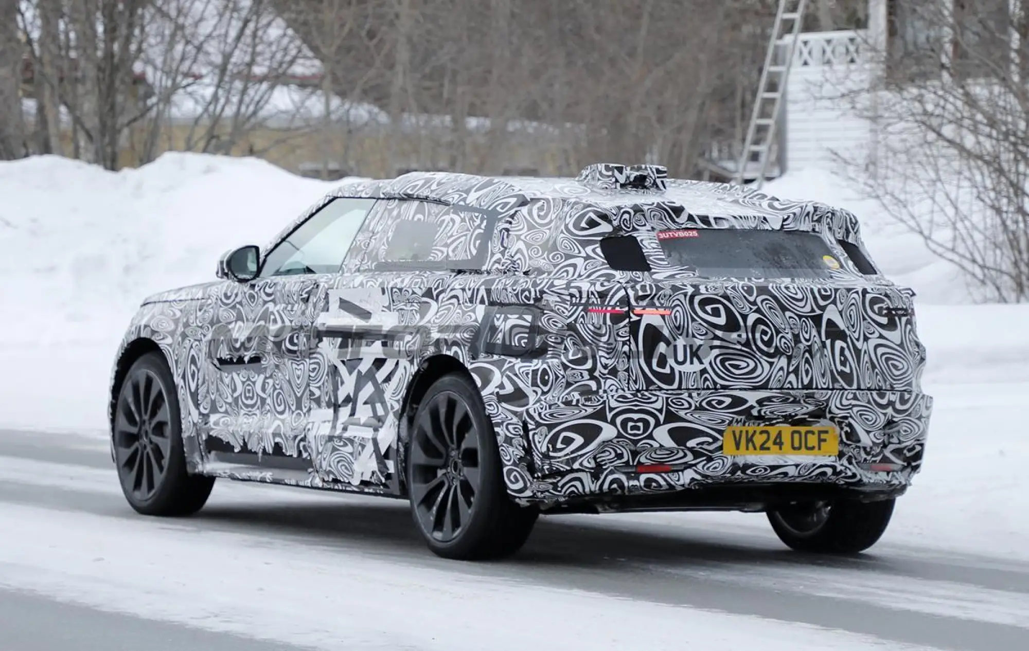 Range Rover Velar 2026 - Foto spia 11-02-2025 - 13