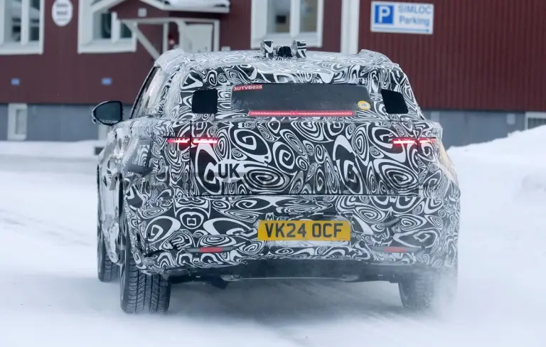 Range Rover Velar 2026 - Foto spia 11-02-2025 - 14