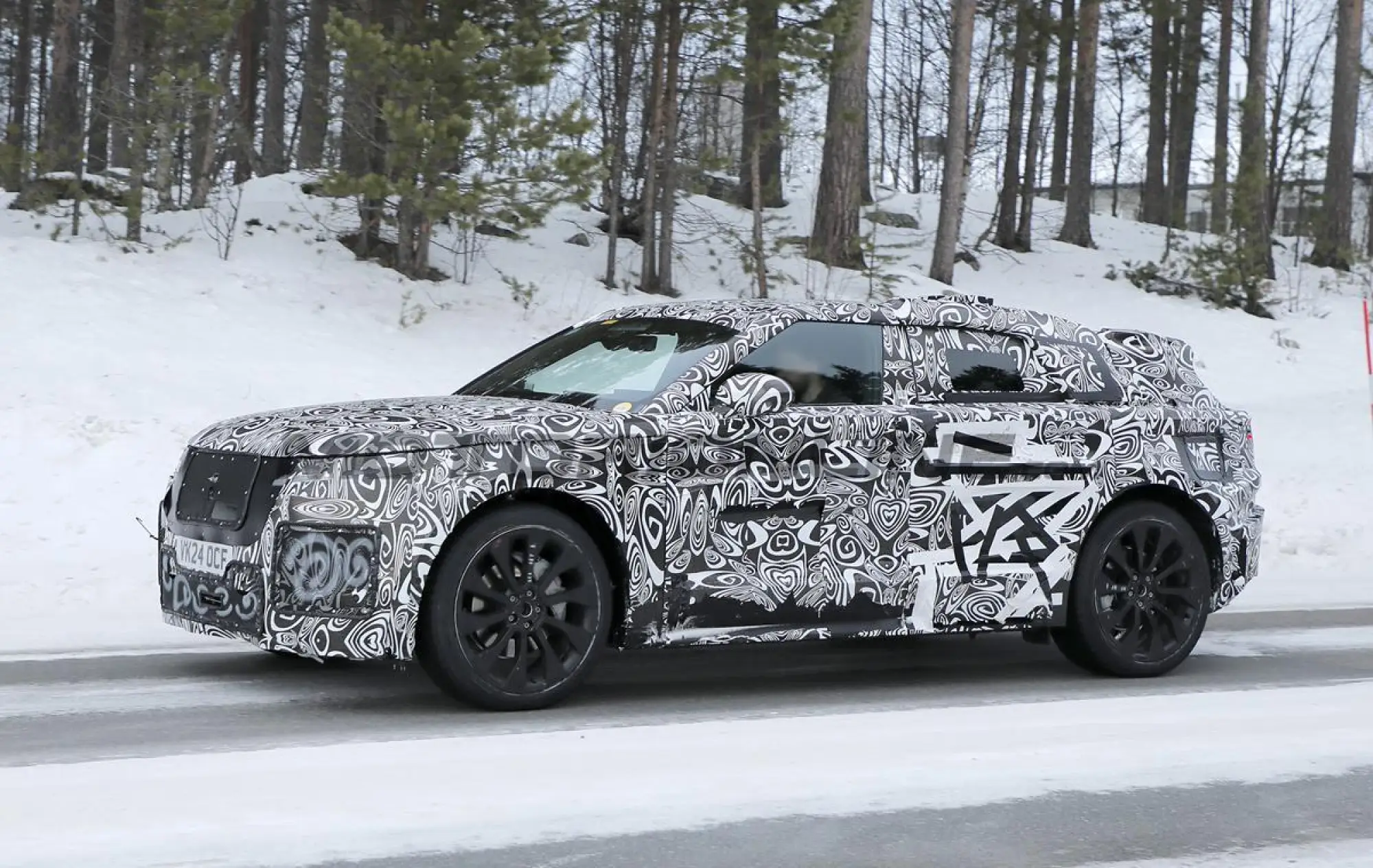 Range Rover Velar 2026 - Foto spia 11-02-2025 - 11