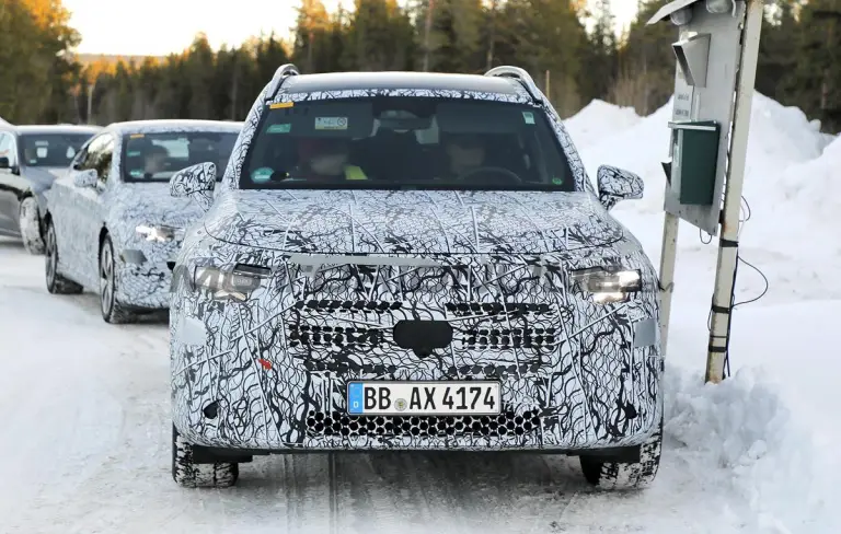 Mercedes GLB 2026 - Foto spia 13-02-2025 - 1