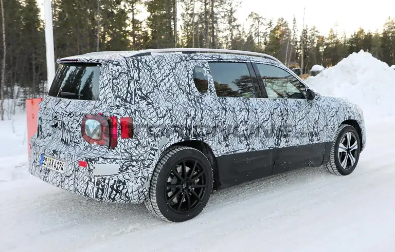 Mercedes GLB 2026 - Foto spia 13-02-2025 - 13