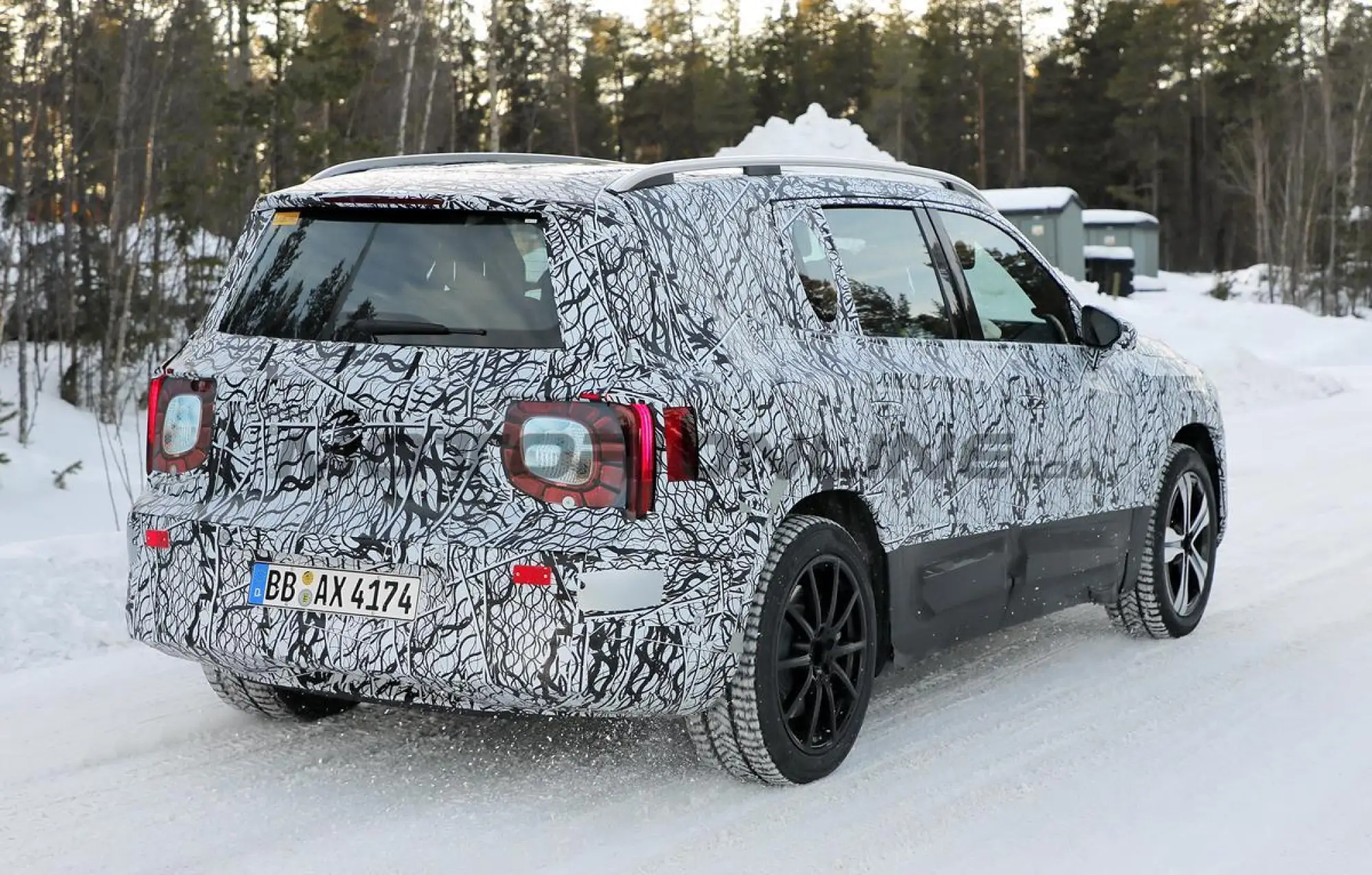 Mercedes GLB 2026 - Foto spia 13-02-2025 - 9