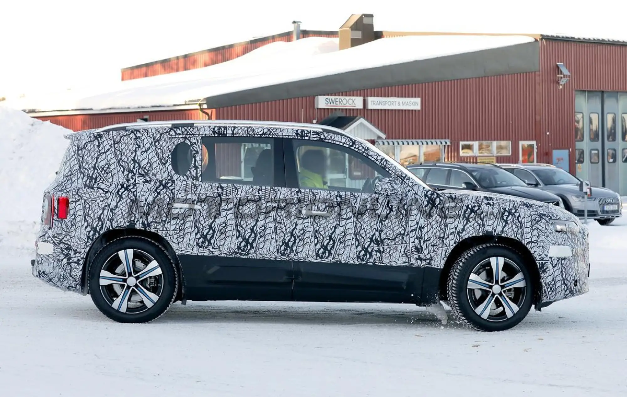 Mercedes GLB 2026 - Foto spia 13-02-2025 - 19