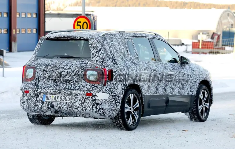 Mercedes GLB 2026 - Foto spia 13-02-2025 - 21