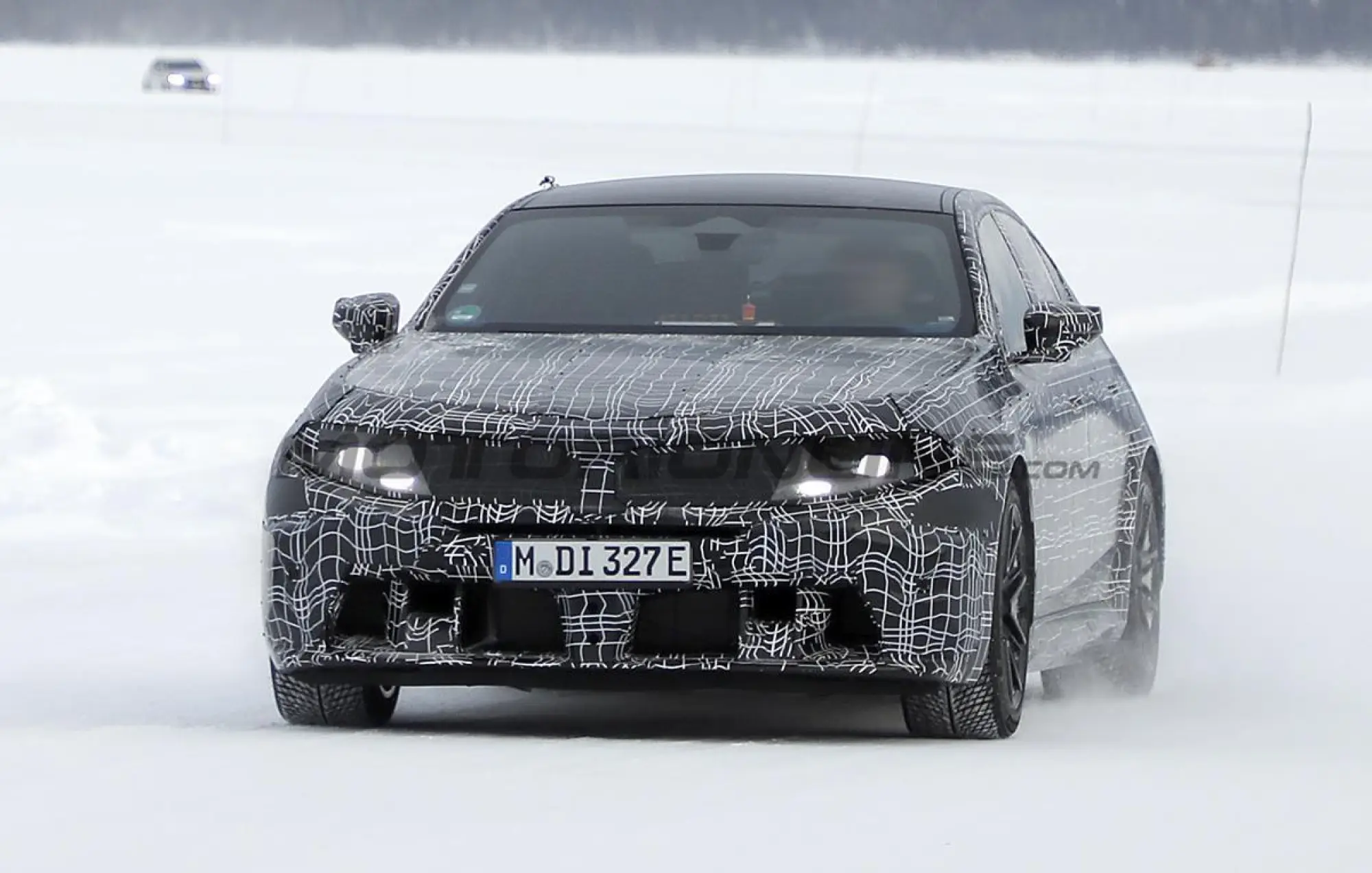 BMW M5 2027 - Foto spia 14-02-2025 - 1