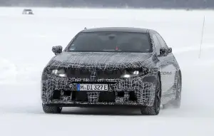BMW M5 2027 - Foto spia 14-02-2025 - 1