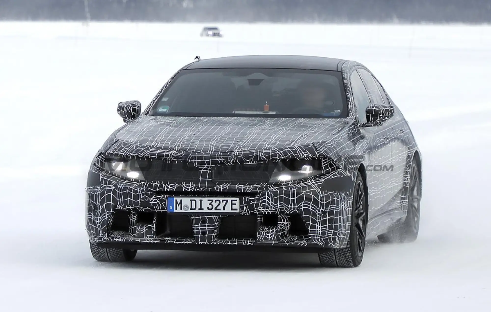 BMW M5 2027 - Foto spia 14-02-2025 - 4