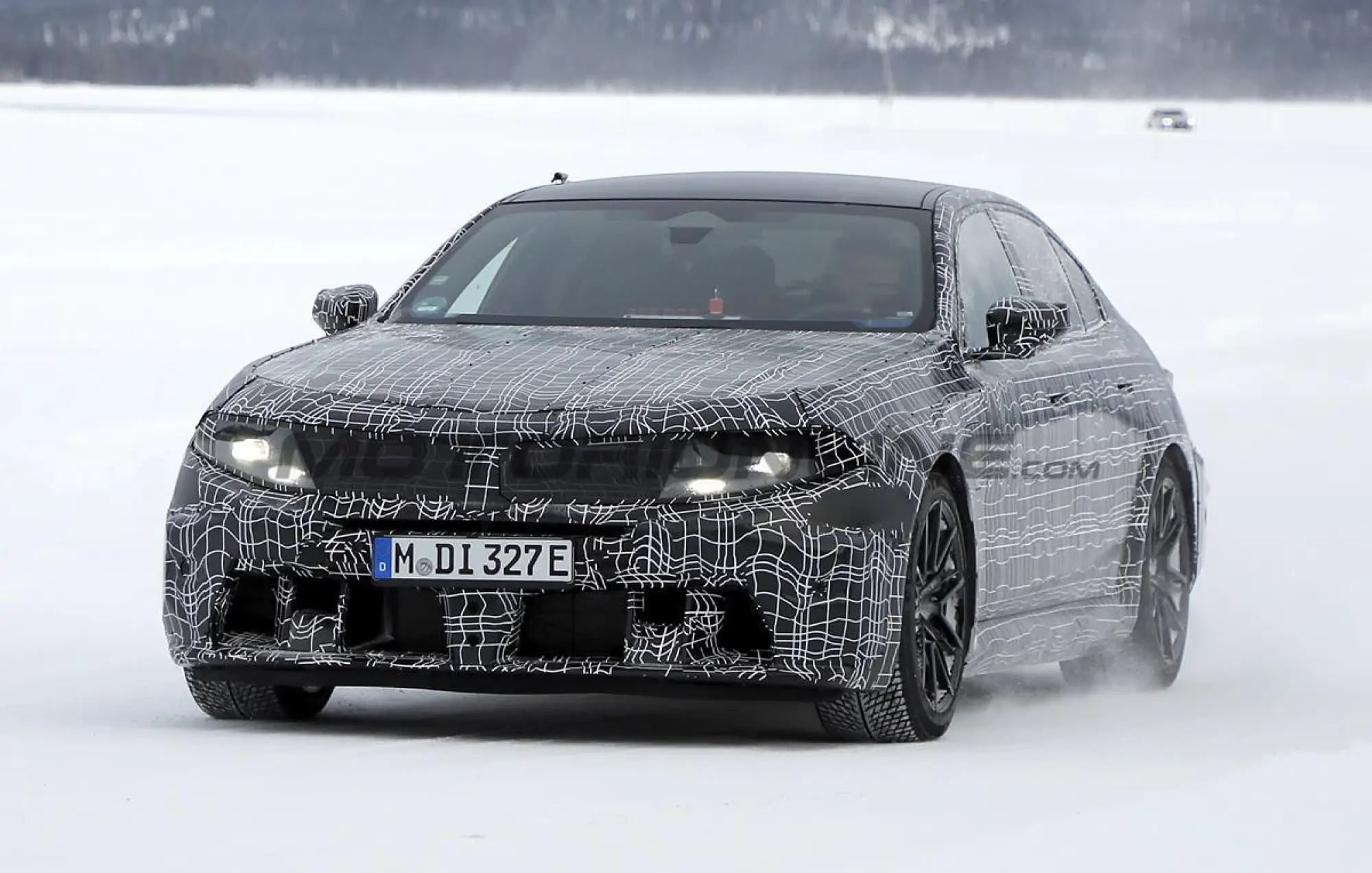 BMW M5 2027 - Foto spia 14-02-2025 - 3