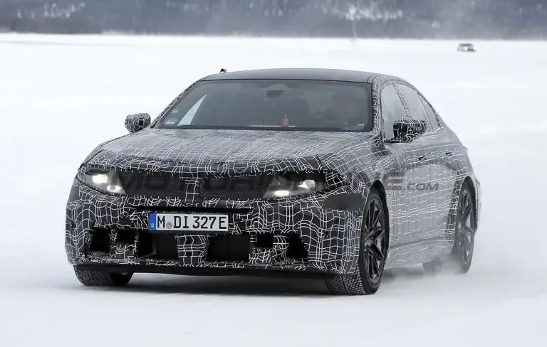 BMW M5 2027 - Foto spia 14-02-2025 - 3