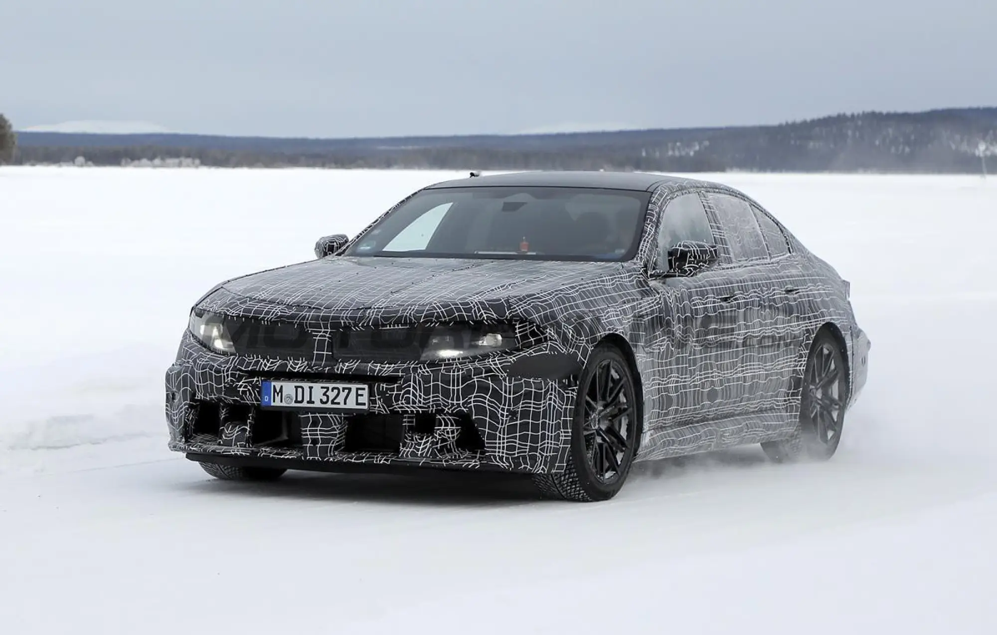 BMW M5 2027 - Foto spia 14-02-2025 - 2