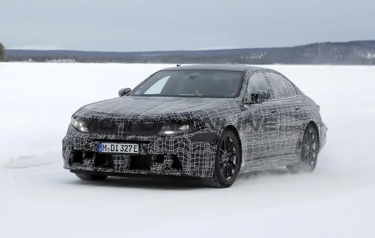 BMW M5 2027 - Foto spia 14-02-2025 - 2