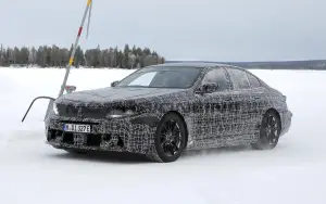 BMW M5 2027 - Foto spia 14-02-2025 - 8