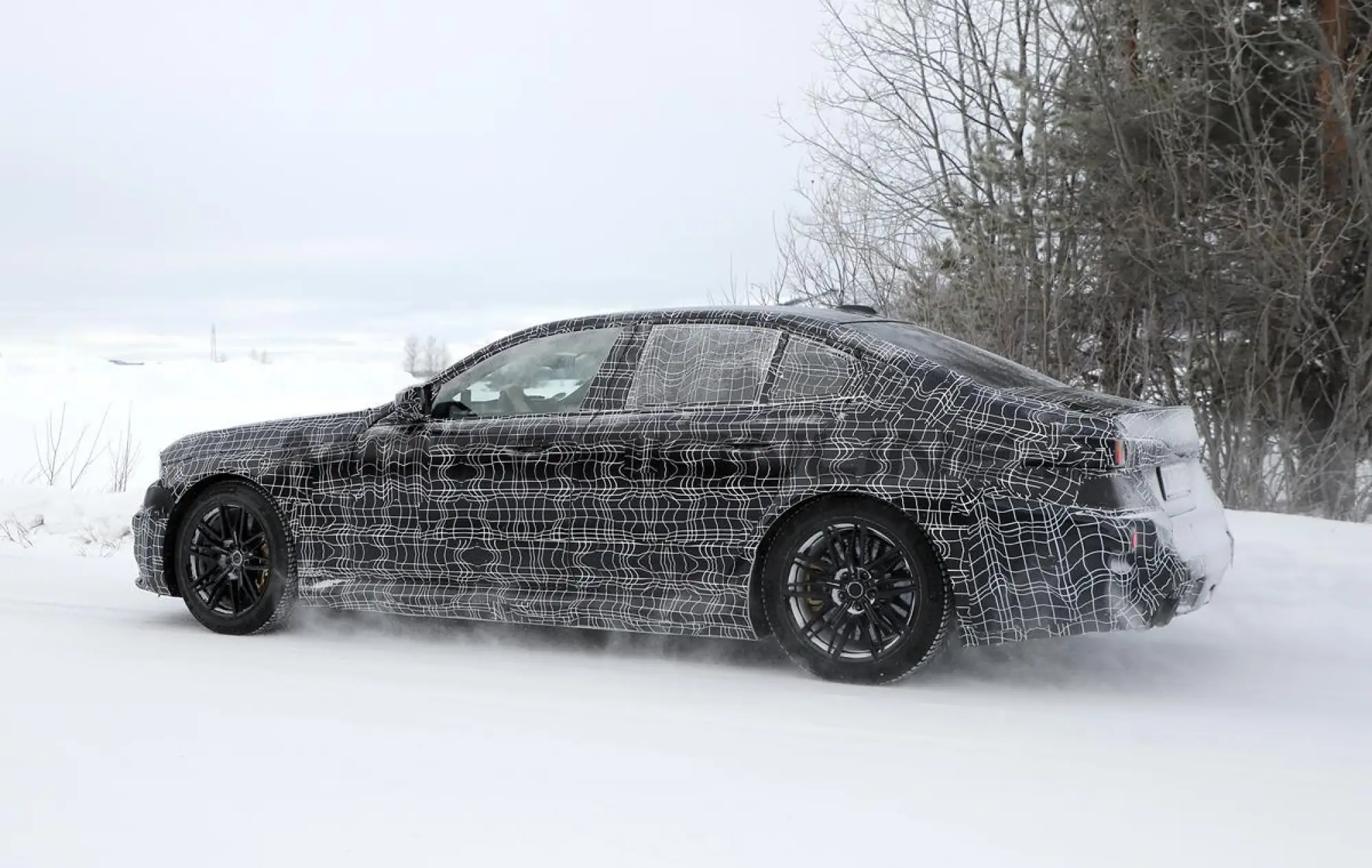 BMW M5 2027 - Foto spia 14-02-2025 - 6