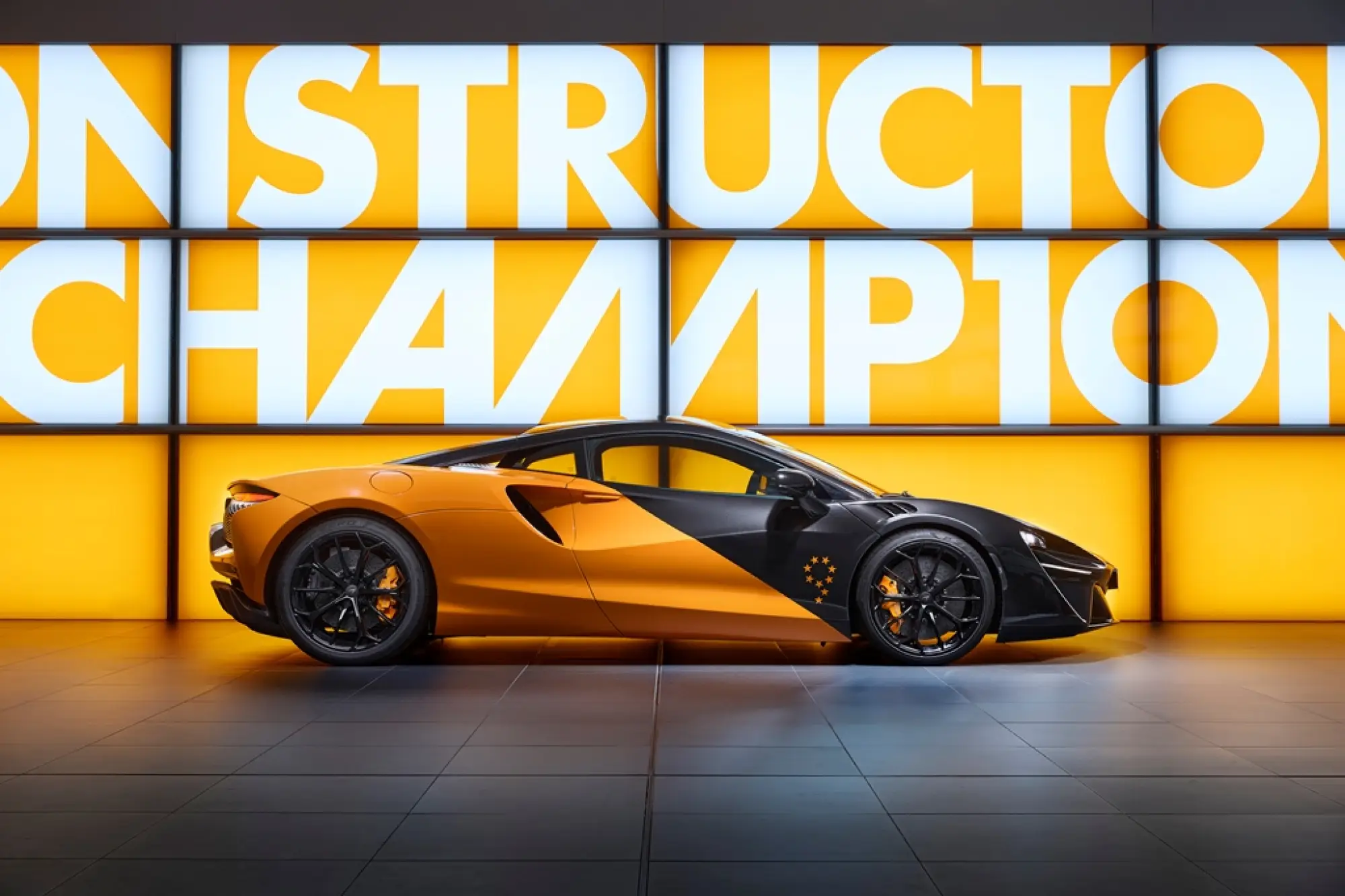 McLaren MCL38 Celebration Edition - 4