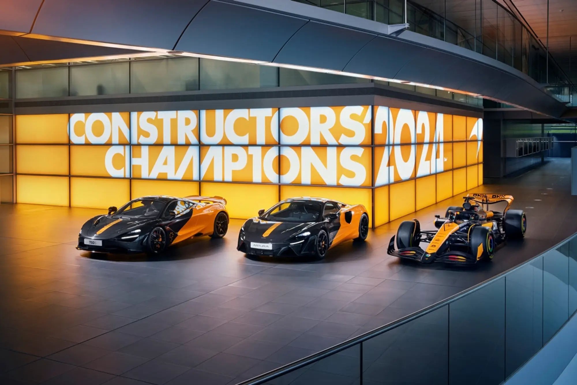 McLaren MCL38 Celebration Edition - 3