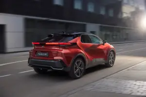 Toyota C-HR Lounge Hero - 2