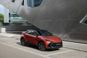 Toyota C-HR Lounge Hero - 3