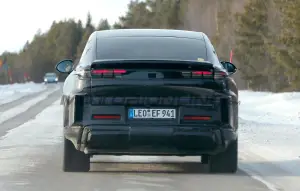 Porsche Cayenne Coupe EV - Foto spia 19-02-2025 - 9