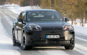 Porsche Cayenne Coupe EV - Foto spia 19-02-2025 - 2