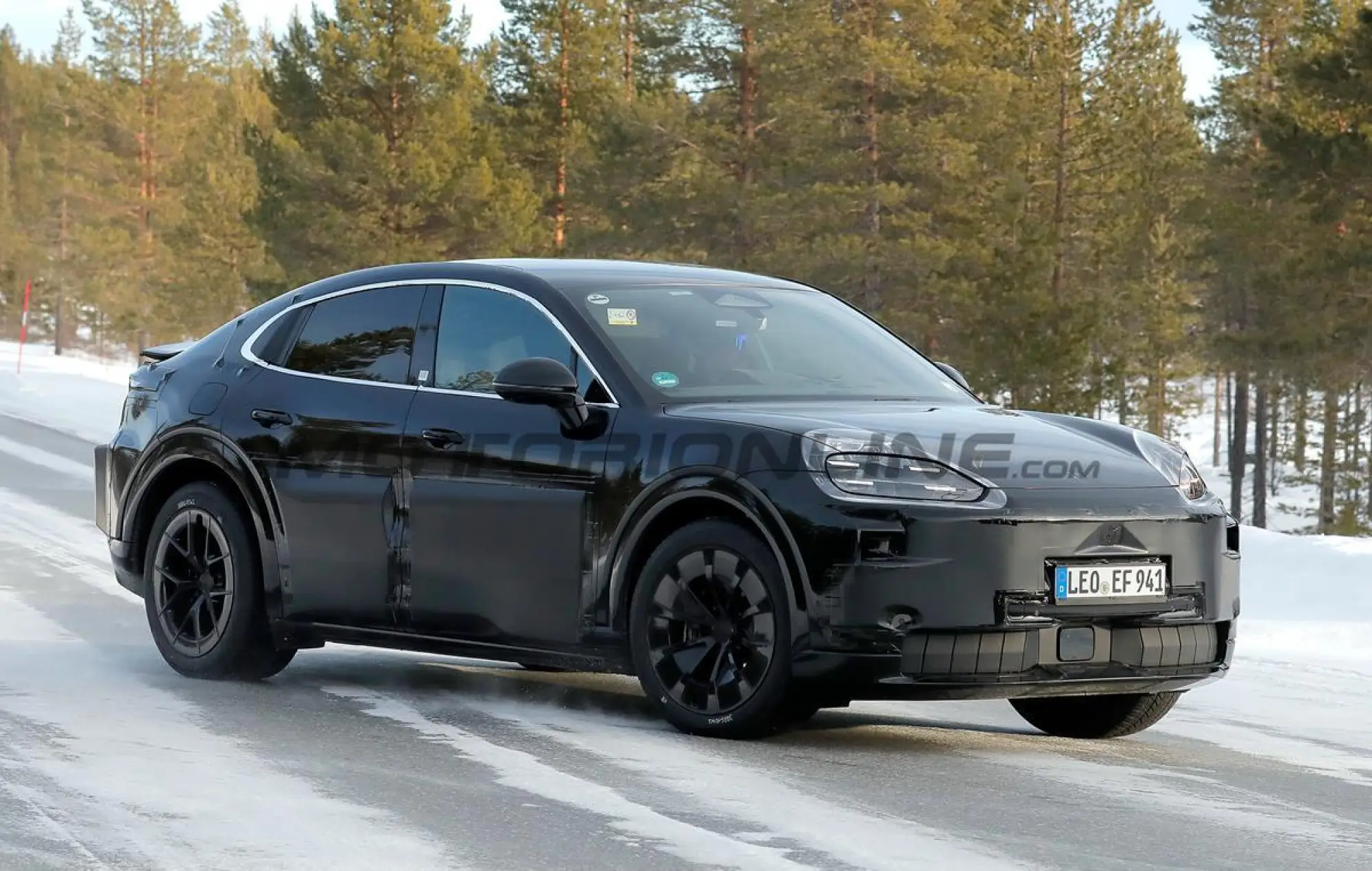 Porsche Cayenne Coupe EV - Foto spia 19-02-2025 - 3