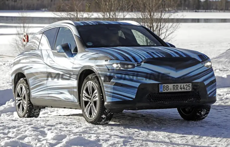 Mercedes GLC 2026 - Foto spia 28-02-2025 - 13
