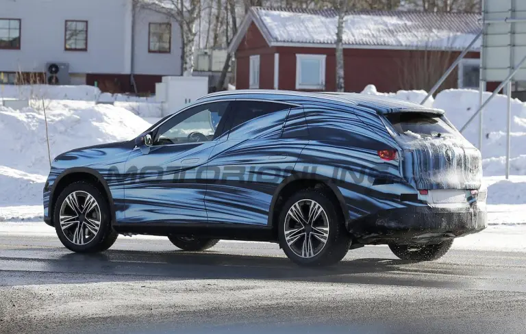 Mercedes GLC 2026 - Foto spia 28-02-2025 - 21