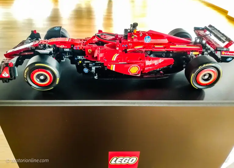 Lego Technic Ferrari Formula 1 - Store San Babila - 3