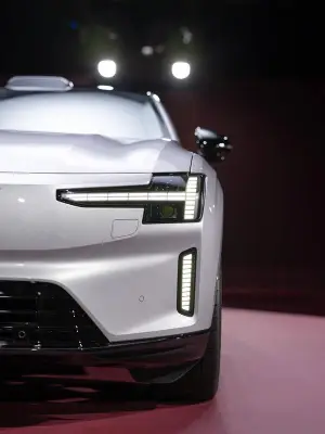 Volvo ES90 - 105