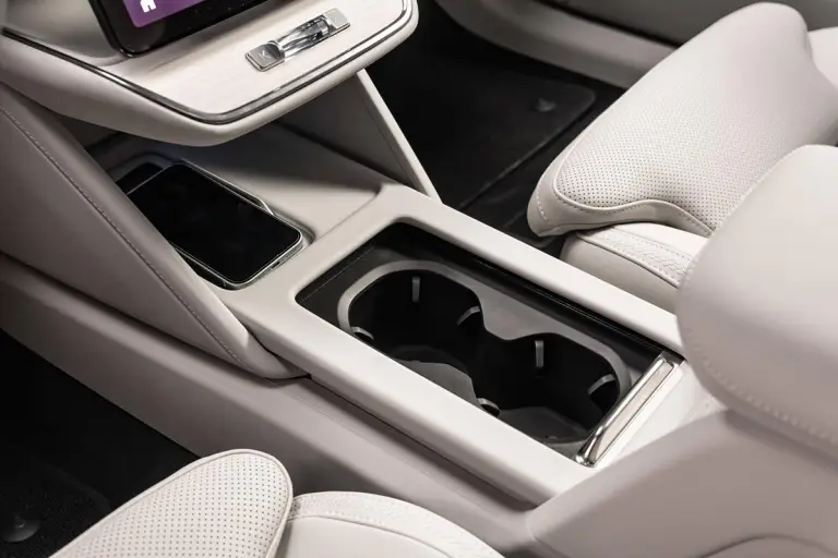 Volvo ES90 - 42