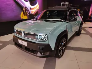 Renault 4 E-Tech Electric 2025 - Foto live Milano