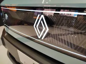 Renault 4 E-Tech Electric 2025 - Foto live Milano