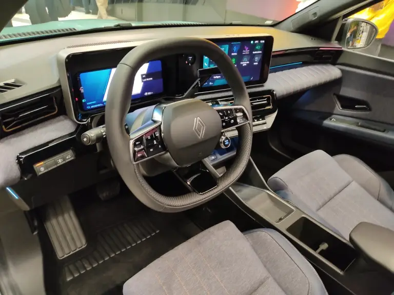 Renault 4 E-Tech Electric 2025 - Foto live Milano - 23
