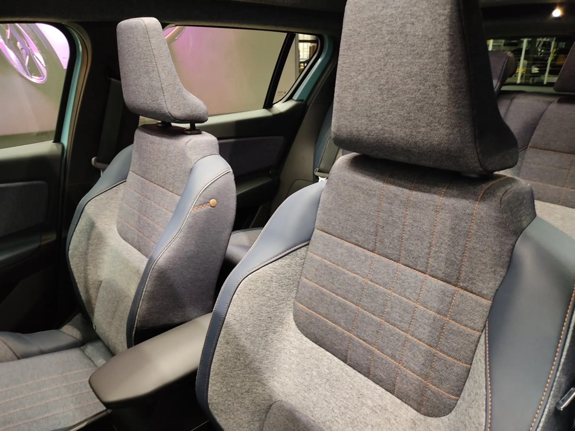 Renault 4 E-Tech Electric 2025 - Foto live Milano - 16