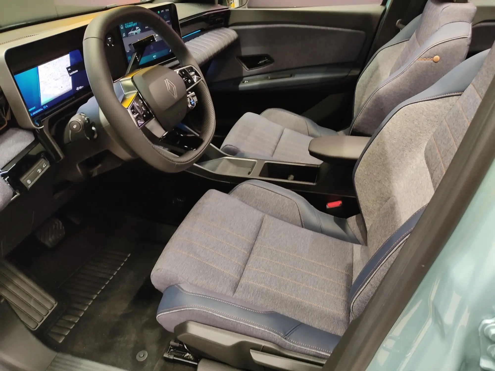 Renault 4 E-Tech Electric 2025 - Foto live Milano - 17