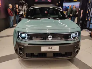 Renault 4 E-Tech Electric 2025 - Foto live Milano