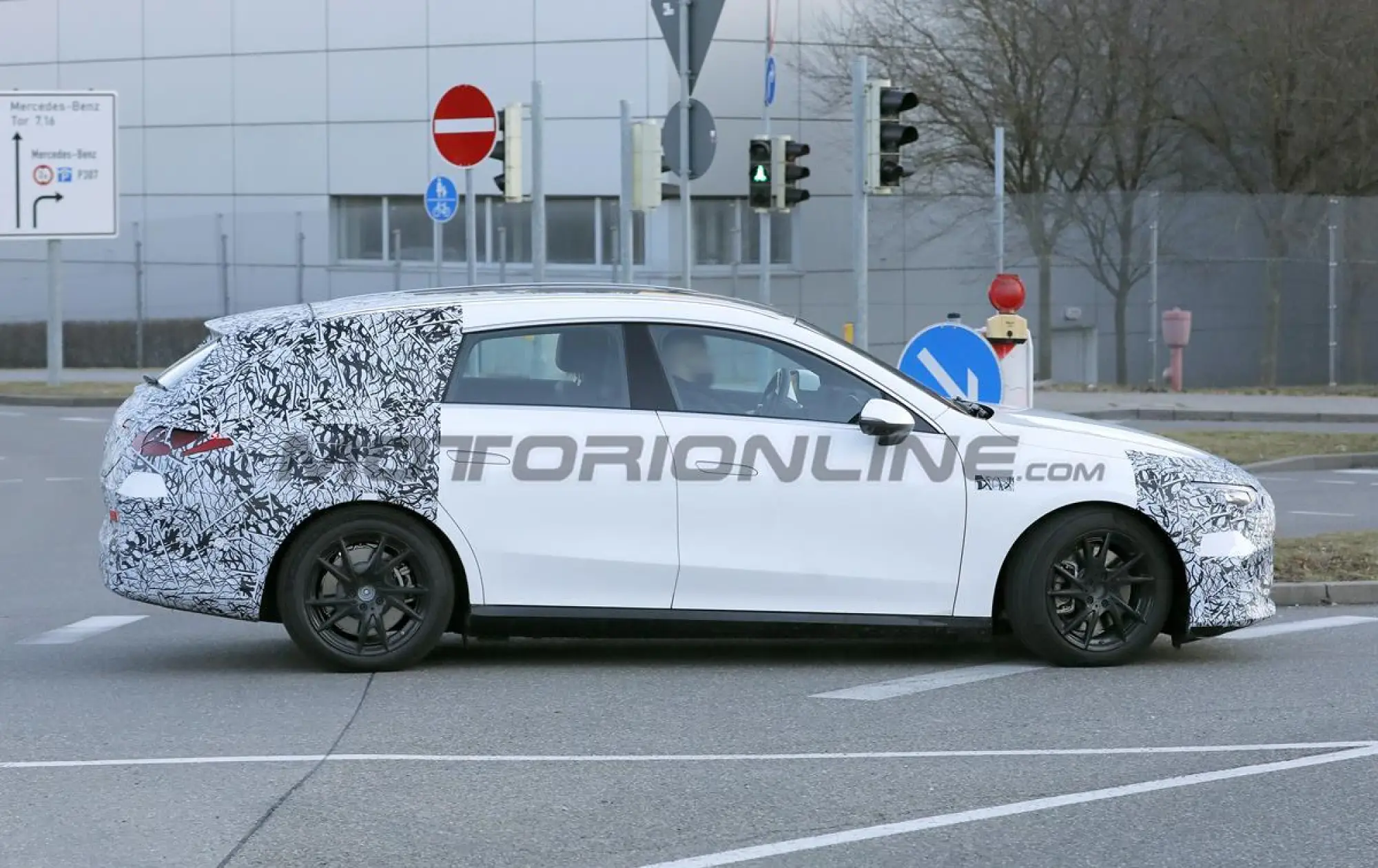 Mercedes CLA Shooting Brake 2026 - Foto spia 06-03-2025 - 5