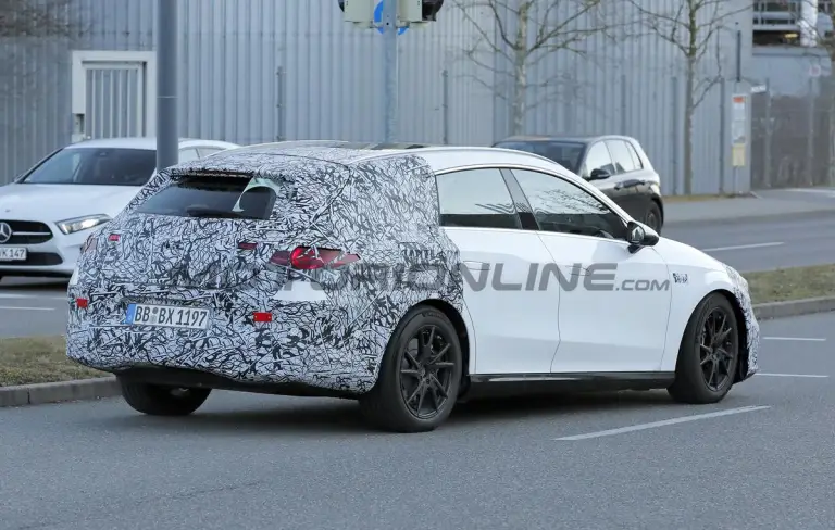 Mercedes CLA Shooting Brake 2026 - Foto spia 06-03-2025 - 7