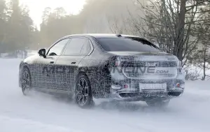 BMW Serie 7 2026 - Foto spia 06-03-2024 - 11