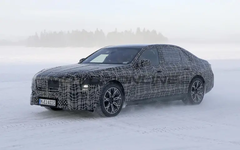BMW Serie 7 2026 - Foto spia 06-03-2024 - 6